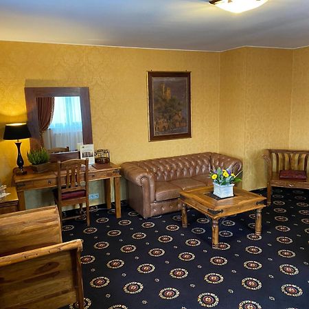 Hotel Zameczek Ксёнж-Вельки Экстерьер фото