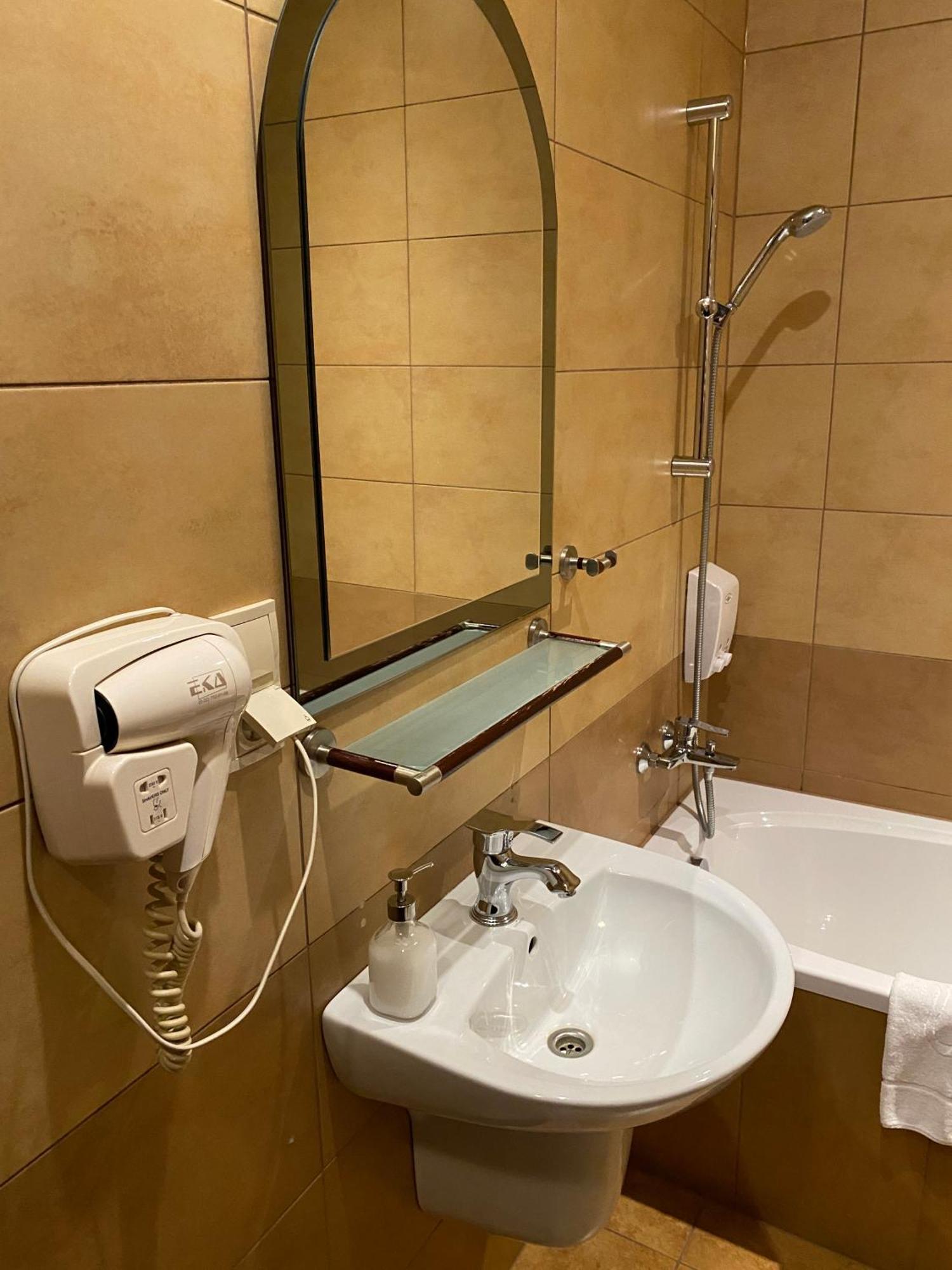 Hotel Zameczek Ксёнж-Вельки Экстерьер фото