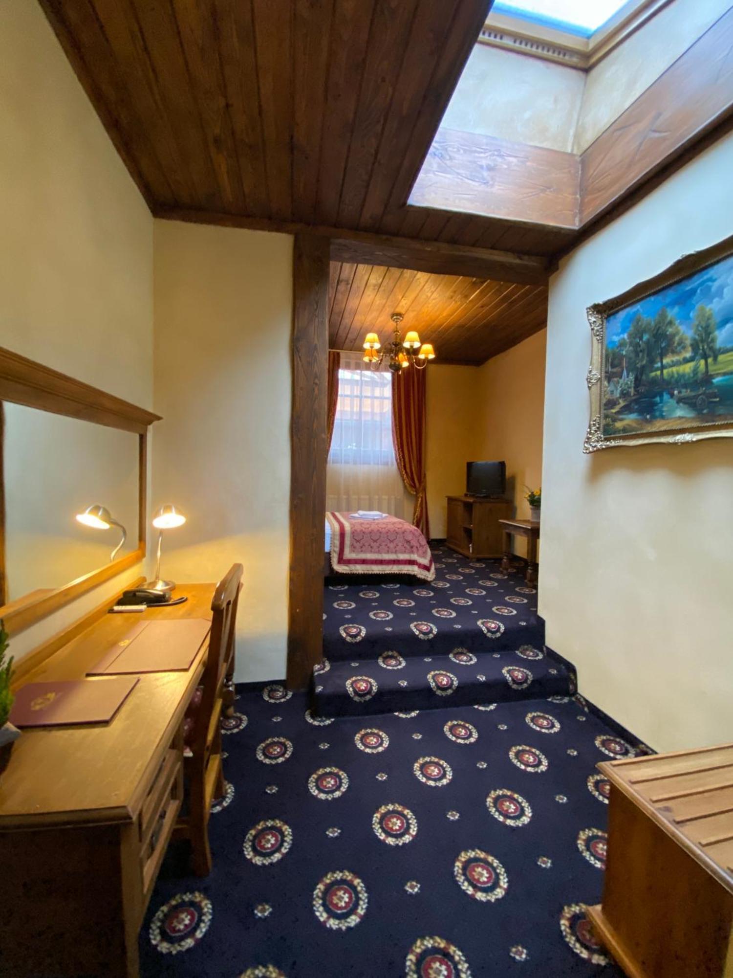 Hotel Zameczek Ксёнж-Вельки Экстерьер фото