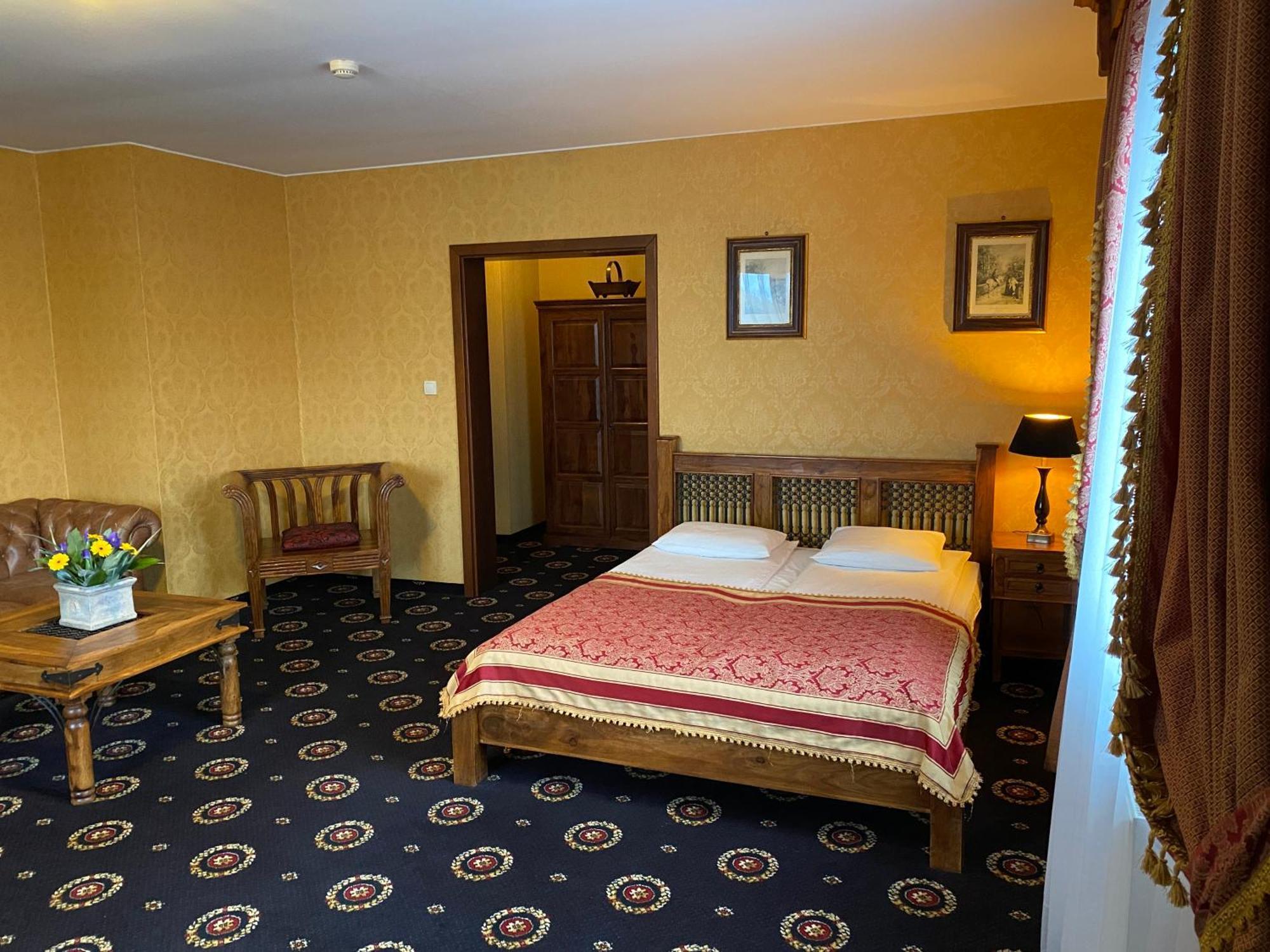 Hotel Zameczek Ксёнж-Вельки Экстерьер фото