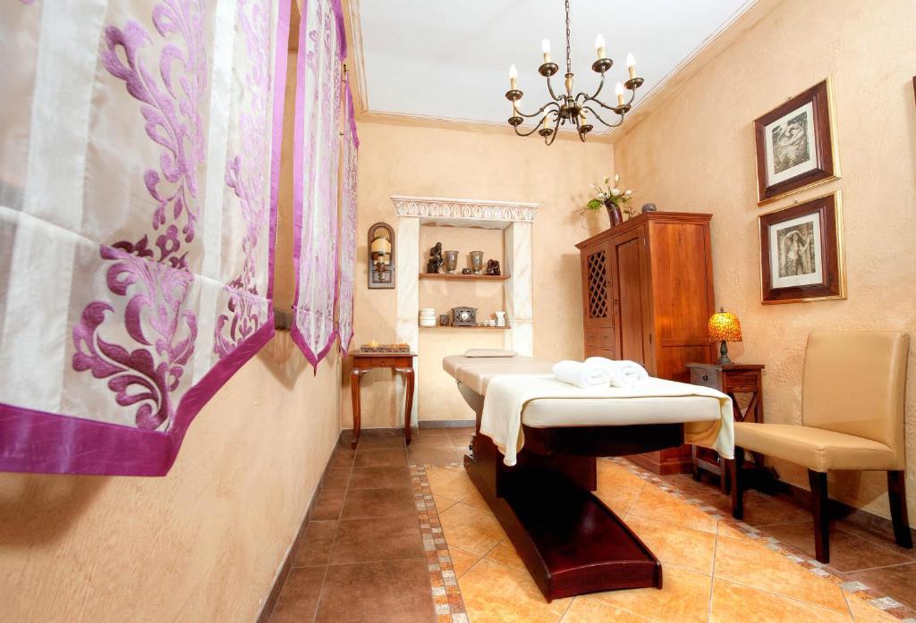 Hotel Zameczek Ксёнж-Вельки Экстерьер фото